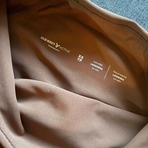 Old navy active brown size xs leggings with zipper pockets